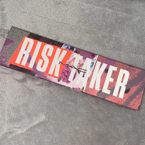 MAC risk taker eyeshadow pallet - Picture 5 of 6